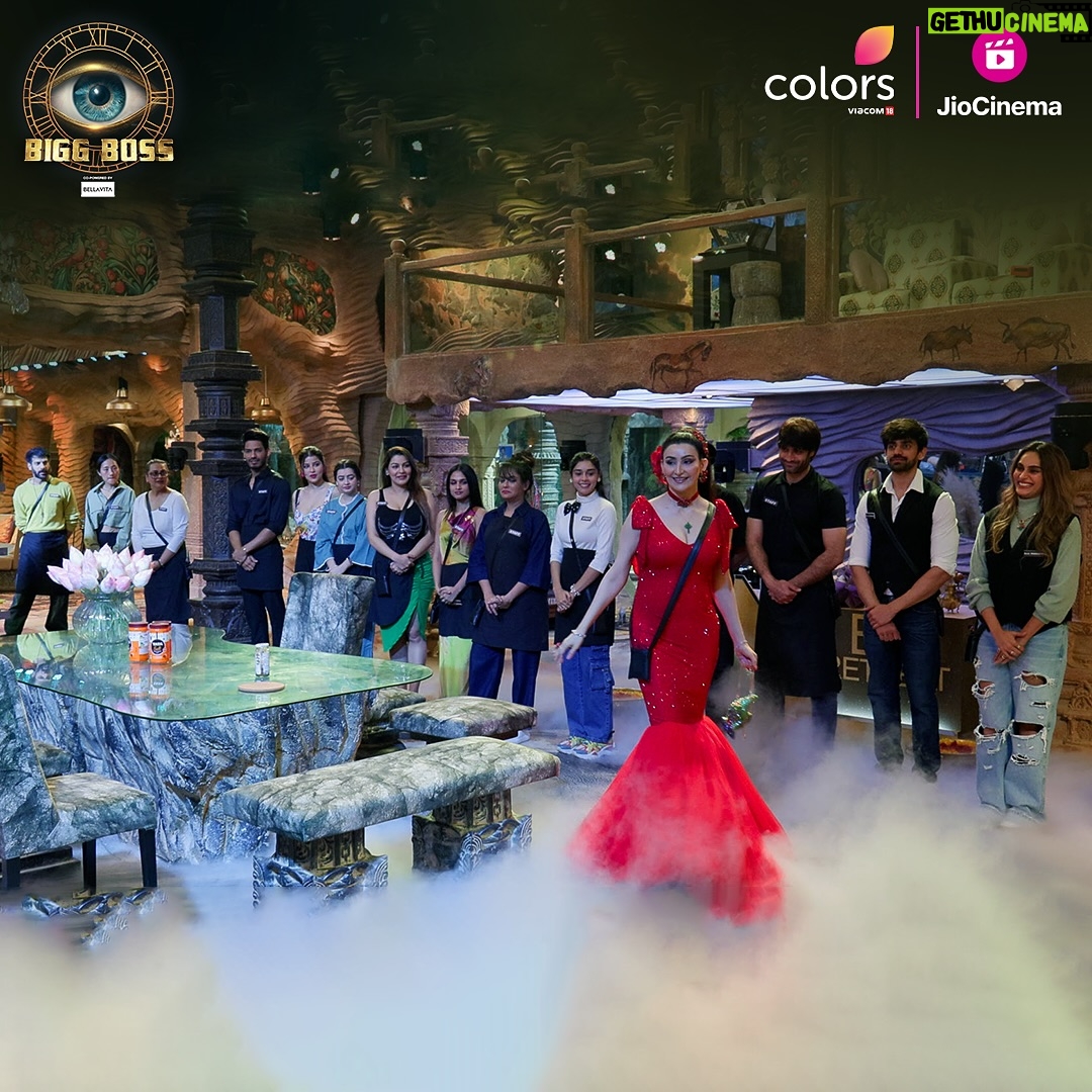 Shalini Passi - 26K Likes - Gharwalon ke kaise honge actions and reactions, jab hogi Bigg Boss house mein dhamakedar entry of the Fabulous Shalini Passi.
Dekhiye #BiggBoss18 @colorstv aur #JioCinema par.
#BB18 #BiggBoss18onJioCinema #BiggBoss @beingsalmankhan @shalini.passi