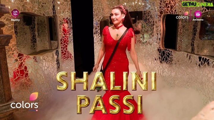 Shalini Passi - 74.6K Likes - Shalini Passi aayi hai Bigg Boss ke ghar mein, lagane char chand.🥳
Dekhiye #BiggBoss18, Mon-Fri raat 10 baje aur Sat-Sun 9:30 baje, sirf #Colors aur @officialjiocinema par.
@bellavita.official @vaselineindia @parle2020cookies @chingssecret @harpic_india @gocheesein
#BiggBoss18 #BiggBoss #BB18
@shalini.passi
