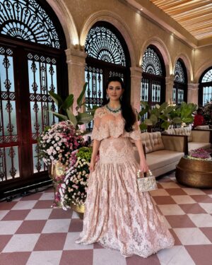 Shalini Passi Instagram - November Wedding 🌺🌸🌺🌸🌺🌸

Personal wardrobe

- @roseroom__official