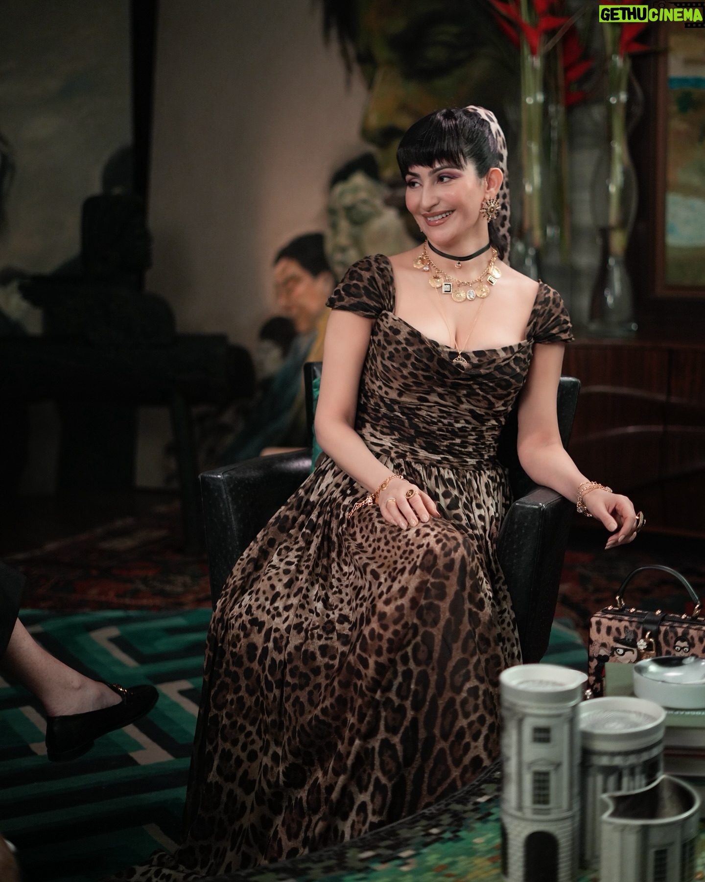 Shalini Passi - 36.9K Likes - La Dolce Vita 🤎🤎🤎🤎🤎
Personal wardrobe ✨
Outfit: @dolcegabbana
Jewelry: @aulerthofficial @alexandermcqueen
Bag: @dolcegabbana
Furniture & Decor: @vladimirkagandesign @fornasetti
Stylist Team: @mohitrai, @ayeshaaminnigam
Styling Assistant: @madhurisinghhhh
Beauty Team: @shobhitakhuranaa
@tanmeersalmani_
#missmash #shalinipassi #shalinipassifabulouslives #FabulousLivesVSBollywoodWivesOnNetflix #stylish #moststylish #fashion #outfitinspo #diva #icon #styleicon #goodvibes #moststylish #fashionicon #fashion #styleinspo #iconic #netflix