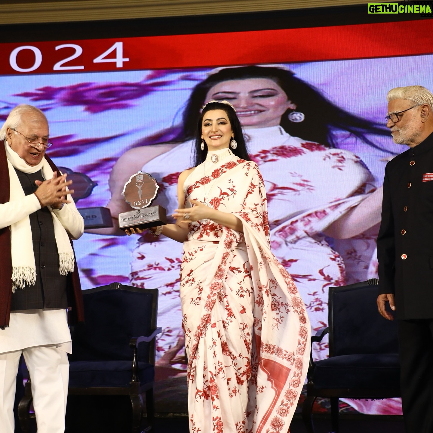 Shalini Passi - 24.1K Likes - Honoured to receive the Devi awards instituted by The New Indian Express group and celebrating all the incredible women in the arts, economics, public service, and governance.
#DeviAwardsDelhi2024
@prabhuchawlaplus @santwanabhatt @newindianexpress @theeventxpress @kiaasaofficial @paras_buildtech @rpsggroup @vijohnindia @hackerkitchensindia @tallysolutions @lexus_india @pc_jeweller @ahujasonsofficial @prabhatamgroup @ntpclimited @radicokhaitan
Personal Wardobe:
Outfit: Ashdeen @ashdeenl
Bag: Dolce & Gabanna
Jewellery : Personal Collection
#DeviAwards #DeviAwardsDelhi #DeviDelhi #DeviDelhi2024 #celebratingwomen #DeviAwards2024 #womenexcellence #empoweredwomen