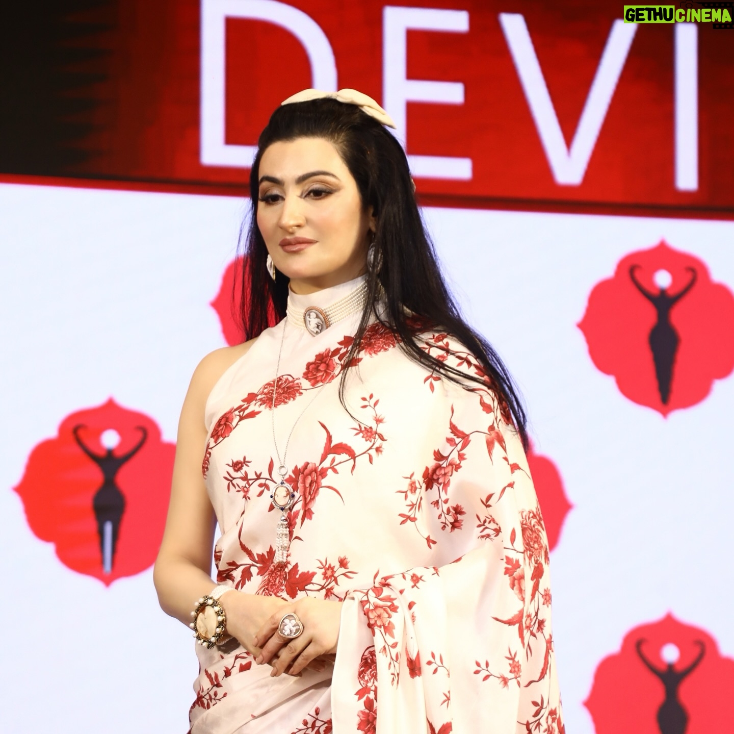 Shalini Passi - 24.1K Likes - Honoured to receive the Devi awards instituted by The New Indian Express group and celebrating all the incredible women in the arts, economics, public service, and governance.
#DeviAwardsDelhi2024
@prabhuchawlaplus @santwanabhatt @newindianexpress @theeventxpress @kiaasaofficial @paras_buildtech @rpsggroup @vijohnindia @hackerkitchensindia @tallysolutions @lexus_india @pc_jeweller @ahujasonsofficial @prabhatamgroup @ntpclimited @radicokhaitan
Personal Wardobe:
Outfit: Ashdeen @ashdeenl
Bag: Dolce & Gabanna
Jewellery : Personal Collection
#DeviAwards #DeviAwardsDelhi #DeviDelhi #DeviDelhi2024 #celebratingwomen #DeviAwards2024 #womenexcellence #empoweredwomen