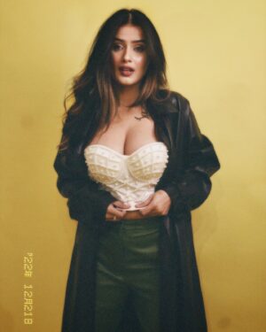 Shambhavi Singh Instagram - A December To Remember ☃️ ❄️ 
.
.
.
.
.
.
.
#explore #december #winter #outfit #fashion #love #zara #forever21 #instagram #instagood #varanasi #banaras #fyp