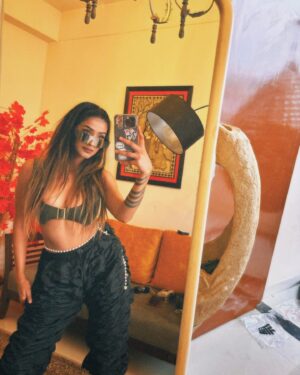 Shambhavi Singh Instagram - She's a baddie 
She know she's a 10 🖤