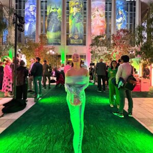 Shanie Blais Instagram - Wicked, you have a special place in my heart 💚🫧🩷

#wicked #wickedpremiere #losangeles 

Glam @julieeedinhh