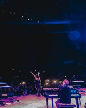 Sharon Corr Instagram - ❄️🩵🫶🏽 It may be over a week ago, but we haven’t forgotten about you Sheffield ✨☃️☺️
✨
📷 @elfie_germein