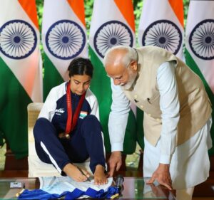 Sheetal Devi Instagram - Humbled and grateful to present an autographed Indian jersey to PM Shri @narendramodi Ji. 

Thank you, sir, for the motivating words and blessings, which serve as a constant source of inspiration.