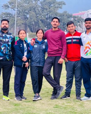 Sheetal Devi Instagram - Celebrating National Sports Day today with a walk down memory lane!. Sharing fun moments of Sheetal Devi and her archery friends... ❤️🤗

@archer_manu28 @pankajkumararcher  @romica_sharma @archer_hritik742 @amitthakur70511  @_shubam_.28  @mohd__shavej #Shivani