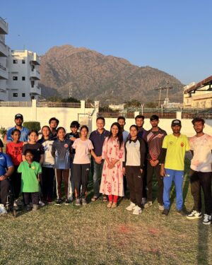 Sheetal Devi Instagram - Celebrating National Sports Day today with a walk down memory lane!. Sharing fun moments of Sheetal Devi and her archery friends... ❤️🤗

@archer_manu28 @pankajkumararcher  @romica_sharma @archer_hritik742 @amitthakur70511  @_shubam_.28  @mohd__shavej #Shivani