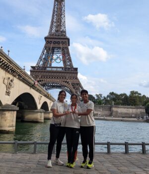 Sheetal Devi Instagram - Unforgettable moments, New memories, and holding them close to my heart, FOREVER. ❤️🧿🇮🇳

@thats_abhilasha992 

#eiffeltower #paris #paralympics2024