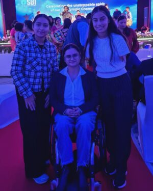 Sheetal Devi Instagram - Moments like these♥️

Delighted to celebrate with fellow medal winners- a memory to cherish forever ♥️