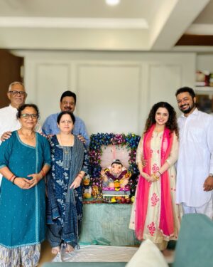 Shruti Kanwar Instagram - Bappa is here to bless us all!✨🌸