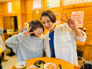 Shuri Instagram - #モンスター
5話ありがとうございました🙇‍♀️👾

さやかちゃんとお会いできて
お話がはずみ、お芝居もご一緒できて
とてもとても楽しかったです🥲✨

ご飯おいしくいただきました🍡

引き続き6話も
どうぞよろしくお願いします🙇‍♀️