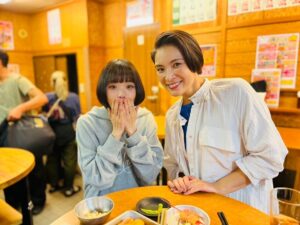 Shuri Instagram - #モンスター
5話ありがとうございました🙇‍♀️👾

さやかちゃんとお会いできて
お話がはずみ、お芝居もご一緒できて
とてもとても楽しかったです🥲✨

ご飯おいしくいただきました🍡

引き続き6話も
どうぞよろしくお願いします🙇‍♀️