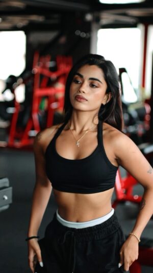 Simi das Instagram - 🤸‍♂️🫰
.
.
#gym #gymmotivation #gymgirl #gymlife #gymaddict #instagood #aesthetic #fit #fitgirl #workoutoftheday #girlwholift #trainhard #explore #exploremore