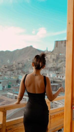 Simi das Instagram - Leh & I in autumn 🍂 
.
.
.
#reelindia #explore #leh #ladakh