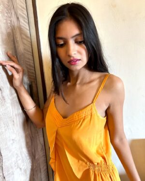 Simran Sahdev Instagram - Happiness is a butterfly 🦋
.
.
.
.
.
.
.
.
#photooftheday #picture #pic #picoftheday #photo #photoshoot #sunday #instapic