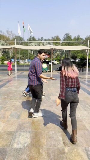 Simran Sahdev Instagram - Break up kar liya, ye kya baat hui😭