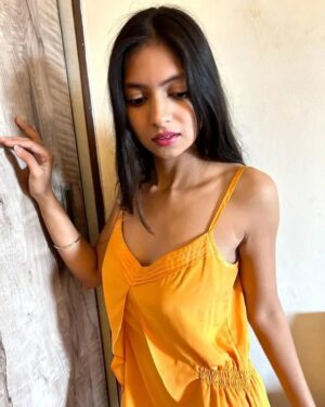 Simran Sahdev Instagram - Baby see hun mein south delhi ki 🥰🙈
Apni location batao? Meet up kare?
.
.
.
.
.
.
.
.
.
.
#threads #picoftheday #photooftheday #photography