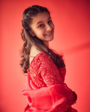 Sitara Ghattamaneni Instagram - dussehra !❤️

Designer: @varunchakkilam 
Stylist: @nithishasriram
Photographer: @arifminhaz
Studio: @puchi.photography
Jewellery: @pmj_jewels