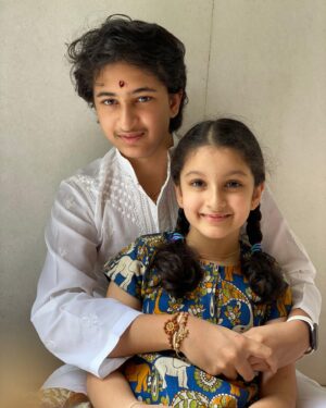 Sitara Ghattamaneni Instagram - Thank you annayya for being the big brother you are! ♥️♥️♥️ @gautamghattamaneni 

& Happy #RakshaBandhan to all the sisters who have big and small brothers♥️♥️