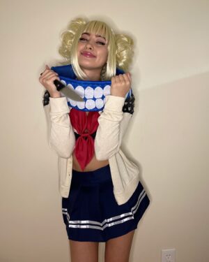 Skylar Roberge Instagram - Had to cosplay Himiko Toga for Halloween cuz she killeddddd it this new season 😈🔥🔪🩸

#himikotoga #myheroacademia #myheroacademiacosplay #himikotogacosplay #cosplay #halloweencostume #otaku