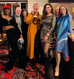 Sofia Milos Instagram - Fabulous Christmas party 2024 , at my friend #suewong custom made moroccan Palazzo. 
Wonderful seimg the usual suspects , share laughs and yummi food in the Christmas spirit of Joy , love, peace and sharing . Had a blast thank you @suewongfashion !
So nice to see so many amazing artist friends again ❤️🎄✨
@devinenews 
@billyzane 
@melissa.niece.smith 
@nigeldalyofficial and Louise 
@wowcreations 
Christ Pitman
@stevecook and Sandra 
@markgonpoint 
@morrisonmaryam @the_eden_magazine_ 
@kova_alexander 
And many more …
Amazing musicians serenading us 

Swipe left ⬅️ for more photos 

#christmasparty #christmas #christmas2024 #dinnerparty #suewong #grateful #losangeles#artist #friends