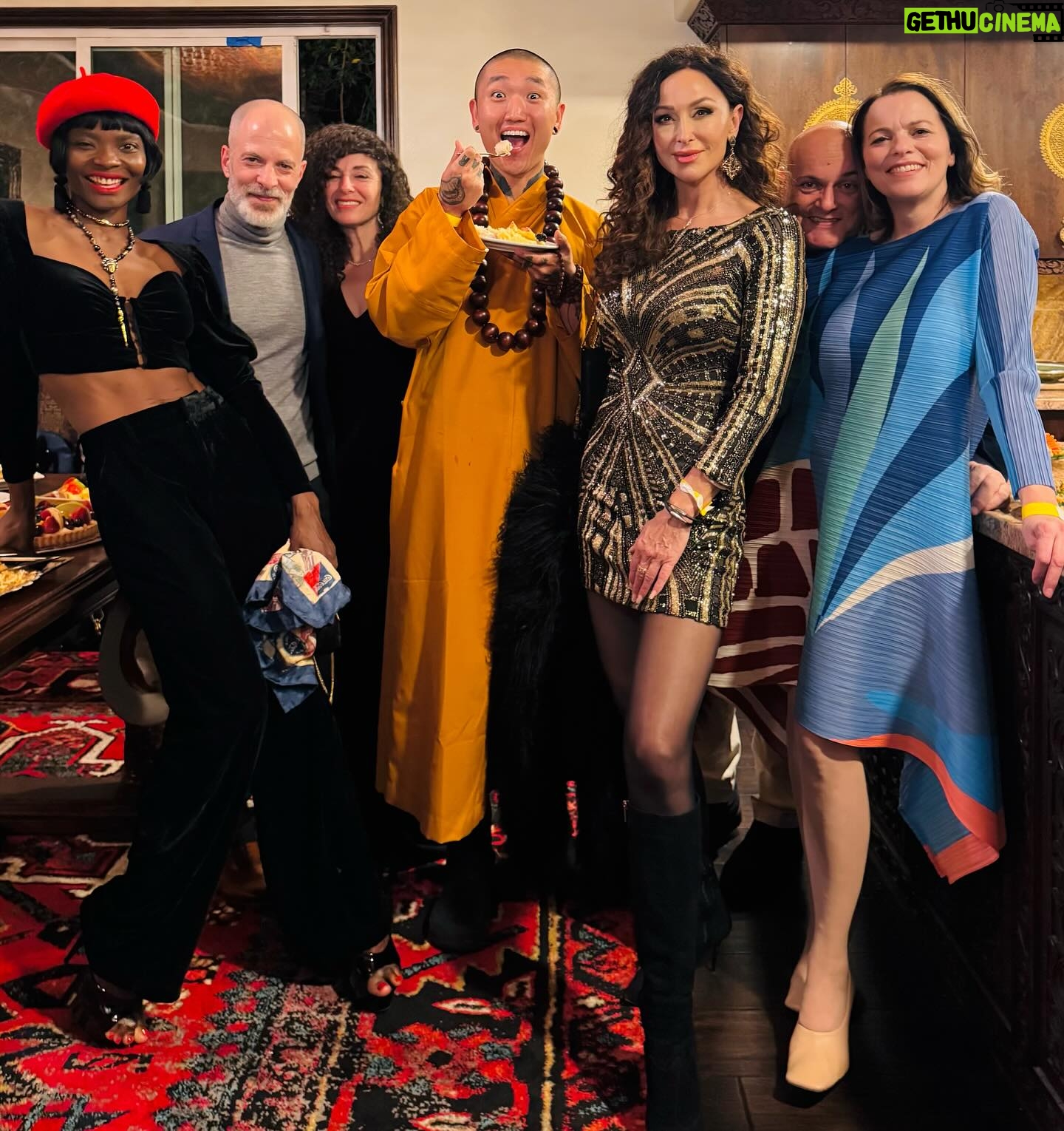 Sofia Milos - 3.4K Likes - Fabulous Christmas party 2024 , at my friend #suewong custom made moroccan Palazzo.
Wonderful seimg the usual suspects , share laughs and yummi food in the Christmas spirit of Joy , love, peace and sharing . Had a blast thank you @suewongfashion !
So nice to see so many amazing artist friends again ❤️🎄✨
@devinenews
@billyzane
@melissa.niece.smith
@nigeldalyofficial and Louise
@wowcreations
Christ Pitman
@stevecook and Sandra
@markgonpoint
@morrisonmaryam @the_eden_magazine_
@kova_alexander
And many more …
Amazing musicians serenading us
Swipe left ⬅️ for more photos
#christmasparty #christmas #christmas2024 #dinnerparty #suewong #grateful #losangeles#artist #friends