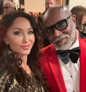 Sofia Milos Instagram - Fabulous Christmas party 2024 , at my friend #suewong custom made moroccan Palazzo. 
Wonderful seimg the usual suspects , share laughs and yummi food in the Christmas spirit of Joy , love, peace and sharing . Had a blast thank you @suewongfashion !
So nice to see so many amazing artist friends again ❤️🎄✨
@devinenews 
@billyzane 
@melissa.niece.smith 
@nigeldalyofficial and Louise 
@wowcreations 
Christ Pitman
@stevecook and Sandra 
@markgonpoint 
@morrisonmaryam @the_eden_magazine_ 
@kova_alexander 
And many more …
Amazing musicians serenading us 

Swipe left ⬅️ for more photos 

#christmasparty #christmas #christmas2024 #dinnerparty #suewong #grateful #losangeles#artist #friends