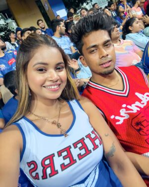 Sona Dey Instagram - Apki Favourite Team Konsi hai?😍

#cricket #viral #explore #post #rcb #mumbai