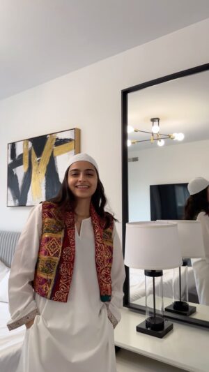 Sufi Malik Instagram - sufi in the cut 📿

ring: @the.olio.stories 
2nd ring: @kayjewelers 
vest: @humaadnan 
topi (prayer hat): jackson heights ☺️
