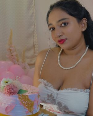 Suriya Praba Instagram - 🌸❤️ happy 24 th birthday to me💋🌸

#post #trending #suriyapraba #instagram