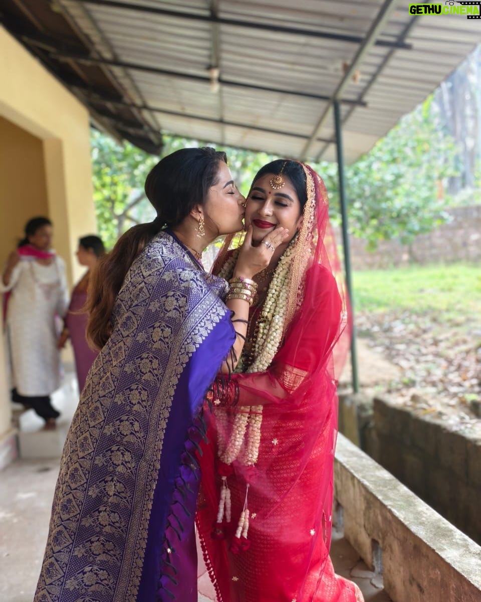 Sushma Nair - 12.3K Likes - Happy Married life best friend - first Coorg tradition wedding experience | mixed emotions | dance | music | celebration of life and a new chapter 😍🥰😘
Take care of our girl @preetham_suresh_
PS - draped this coorgi style saree by myself 🥰
A family trip after long time 🧿❤️
#akshithawedspreetham #coorgwedding #coorgbride #coorg