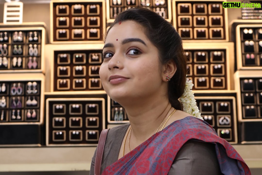 Sushma Nair - 1.4K Likes - Today, we celebrate one incredible year as Vanmathi - my most cherished character yet! As my first lead role in a comedy series on National channel DD, produced by Vikatan, I’m grateful for the opportunity to explore my range. Vanmathi holds a special place in my heart, and I’m thrilled to share some unforgettable moments from Budget Kudumbam:
1. From real to reel: Housekeeping akka and Housekeeping Vanmathi
2. Our first family photo as Mrs. Vanmathi Chandru
3. Summer 2024: Waiting for my shot
4. Feeling adorable
5. Laughter with the boys on set
6. Celebrating 200 episodes with the team
7. The delicious celebration cake
8. Imitating our camera man
9. Working with Director Shakthivel sir
10. My first and favorite shot
#Vanmathi #BudgetKudumbam #Comedy #vikatan
The core team 👏👏👏