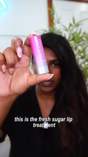 Swarnaa Rajalingam Instagram - This is for my girlies with darker pigmented lips, dual toned lips or two toned lips! Truth be told this has been a bit of an insecurity for me but I’m trying to find products that help bring back some colour or products that just work on pigmented lips. Whilst playing around with some products I discovered this combo that I’ve been wearing on an everyday basis and I LOVE! The @freshbeauty sugar lip treatment in the shade sunset rose is 🤌🏾 for us darker lipped girlies. It’s buildable and looks really natural! I top it off with the @tartecosmetics Maracuja plumping oil in shade rose and it’s the perfect combo! If you guys want to see more combos for us dual lip toned girlies let me know and I’ll do a series! 

Have you got pigmented lips?