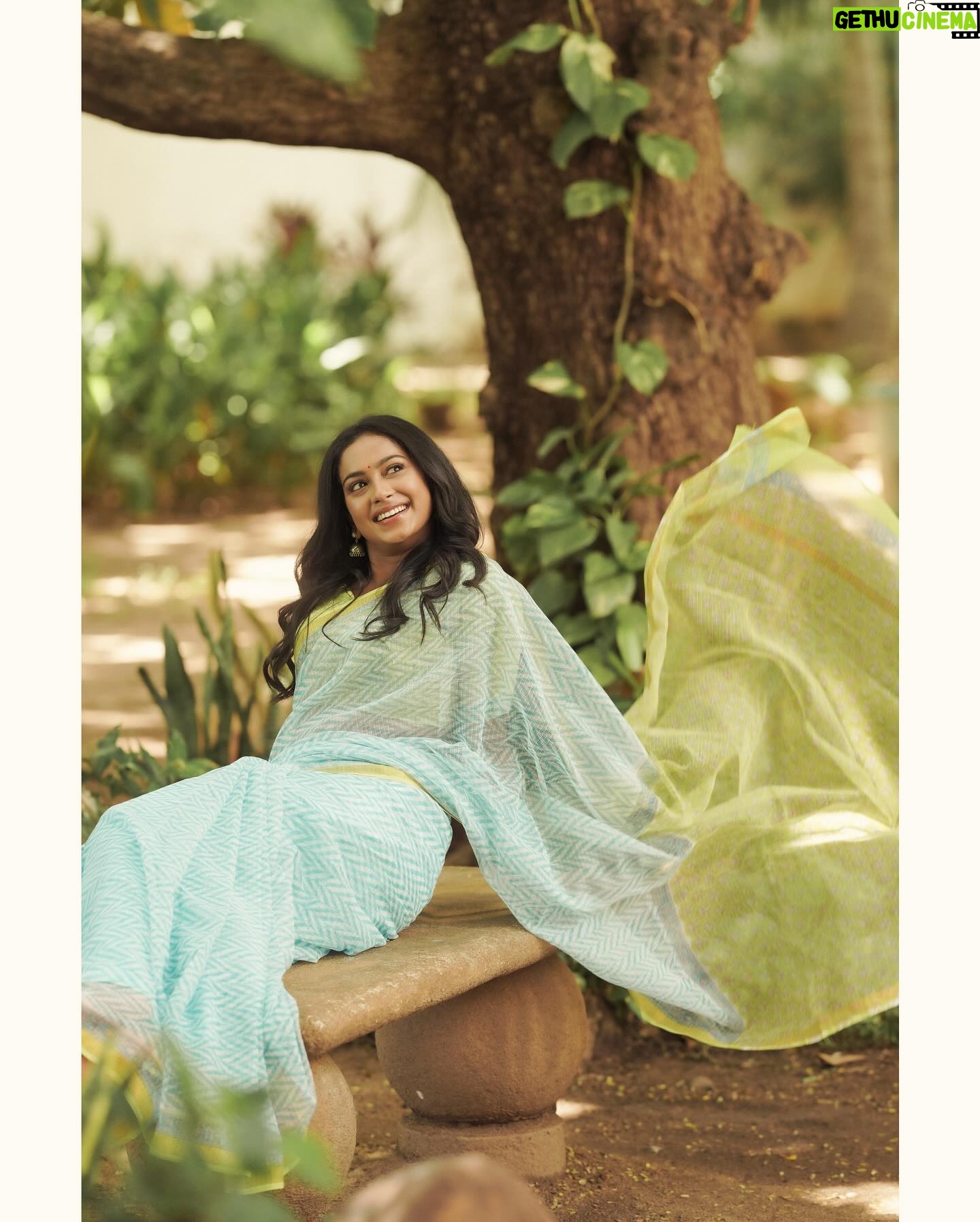 Swathi Konde - 47.8K Likes - 🌼
Costumes - @kaarigai.sarees
Photographer - @camerasenthil
Makeup - @rinkymakeup_artist
Hair - @mahi_hairstyliz
Shoot Organized by @rrajeshananda