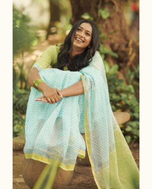 Swathi Konde Instagram - 🌼

Costumes - @kaarigai.sarees
Photographer - @camerasenthil
Makeup - @rinkymakeup_artist
Hair - @mahi_hairstyliz
Shoot Organized by @rrajeshananda