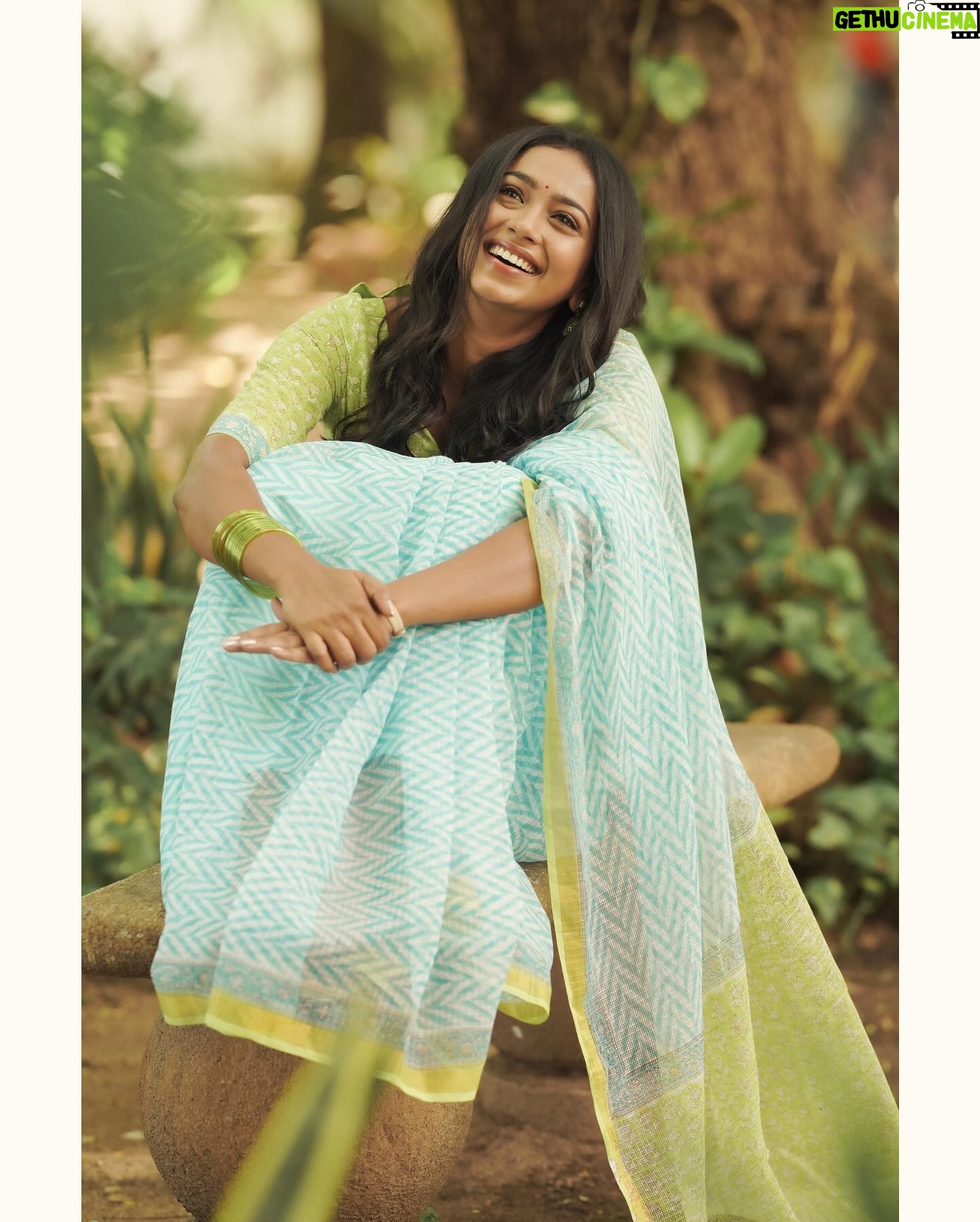 Swathi Konde - 47.8K Likes - 🌼
Costumes - @kaarigai.sarees
Photographer - @camerasenthil
Makeup - @rinkymakeup_artist
Hair - @mahi_hairstyliz
Shoot Organized by @rrajeshananda