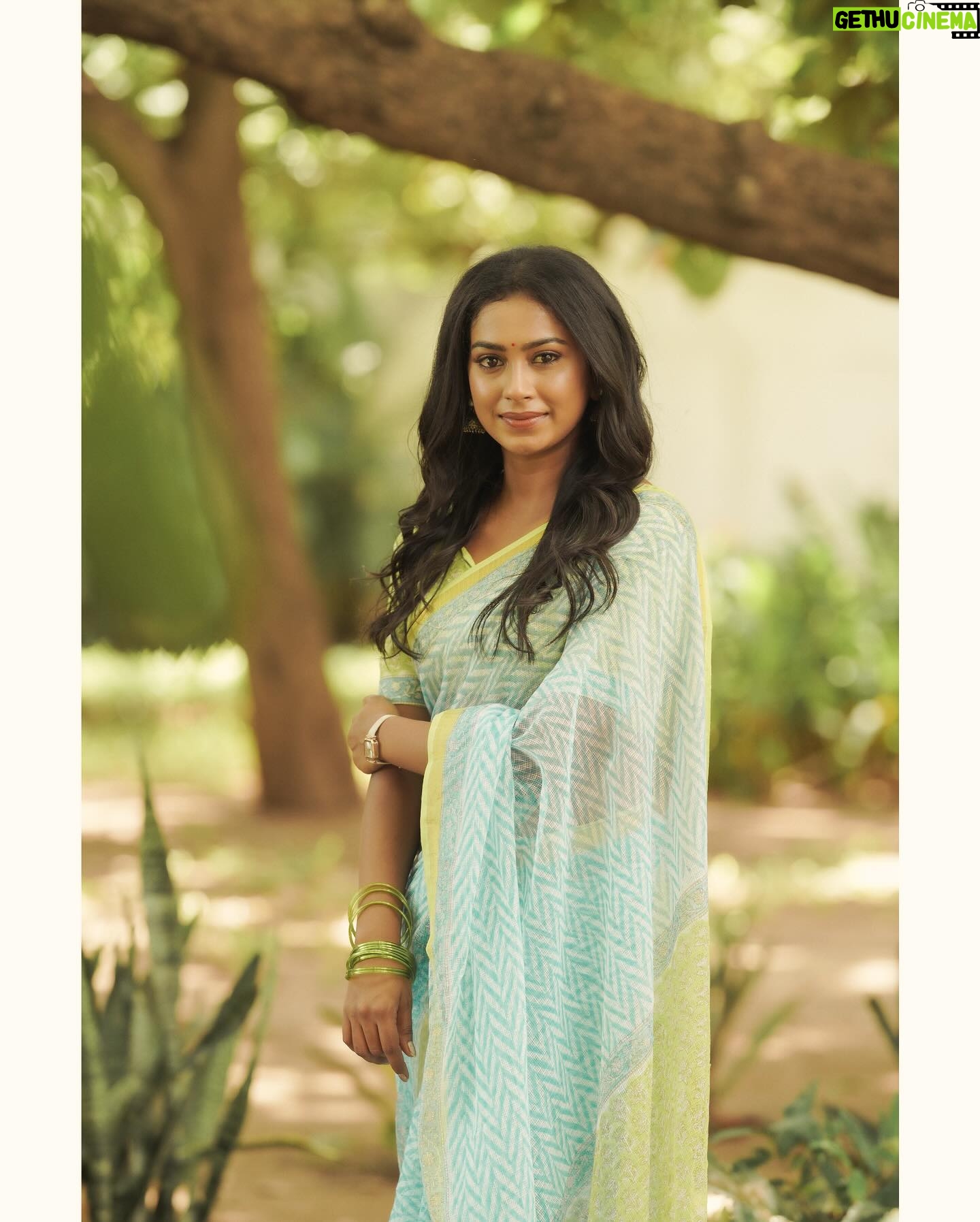 Swathi Konde - 47.8K Likes - 🌼
Costumes - @kaarigai.sarees
Photographer - @camerasenthil
Makeup - @rinkymakeup_artist
Hair - @mahi_hairstyliz
Shoot Organized by @rrajeshananda