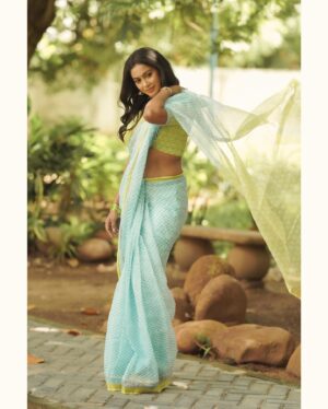 Swathi Konde Instagram - 🌼

Costumes - @kaarigai.sarees
Photographer - @camerasenthil
Makeup - @rinkymakeup_artist
Hair - @mahi_hairstyliz
Shoot Organized by @rrajeshananda