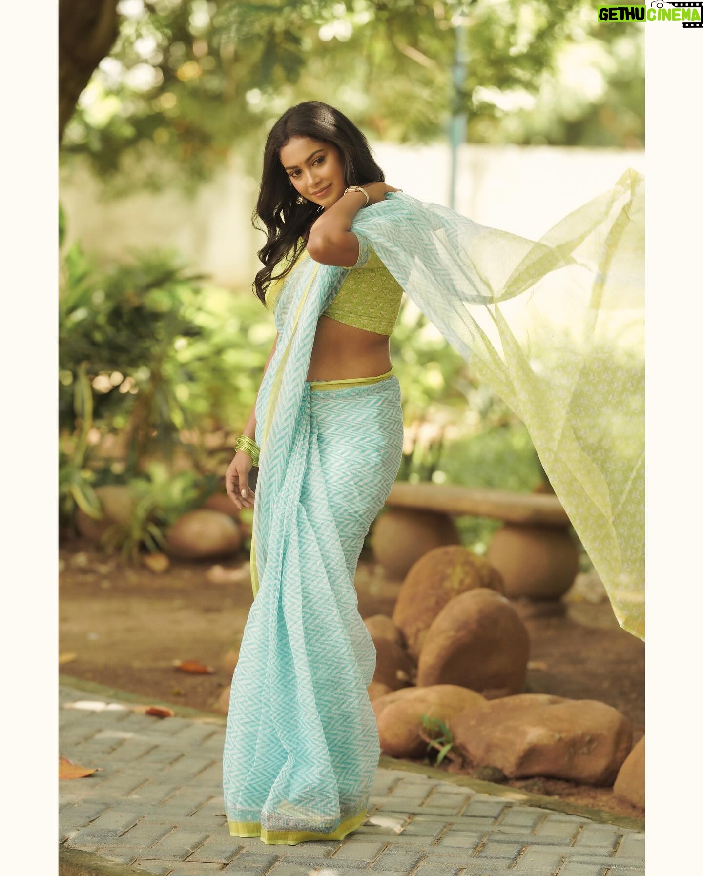 Swathi Konde - 47.8K Likes - 🌼
Costumes - @kaarigai.sarees
Photographer - @camerasenthil
Makeup - @rinkymakeup_artist
Hair - @mahi_hairstyliz
Shoot Organized by @rrajeshananda