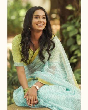 Swathi Konde Instagram - 🌼

Costumes - @kaarigai.sarees
Photographer - @camerasenthil
Makeup - @rinkymakeup_artist
Hair - @mahi_hairstyliz
Shoot Organized by @rrajeshananda