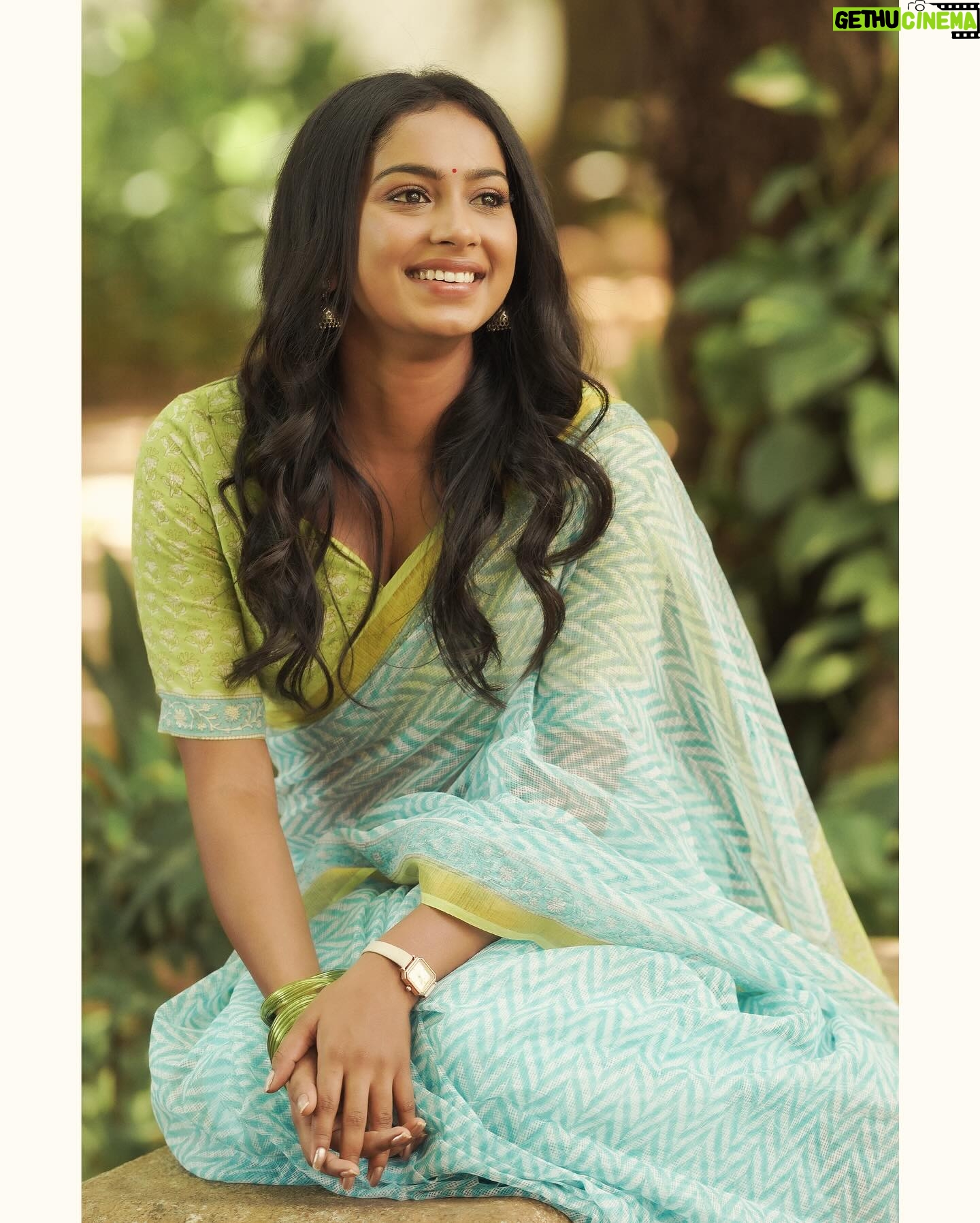 Swathi Konde - 47.8K Likes - 🌼
Costumes - @kaarigai.sarees
Photographer - @camerasenthil
Makeup - @rinkymakeup_artist
Hair - @mahi_hairstyliz
Shoot Organized by @rrajeshananda