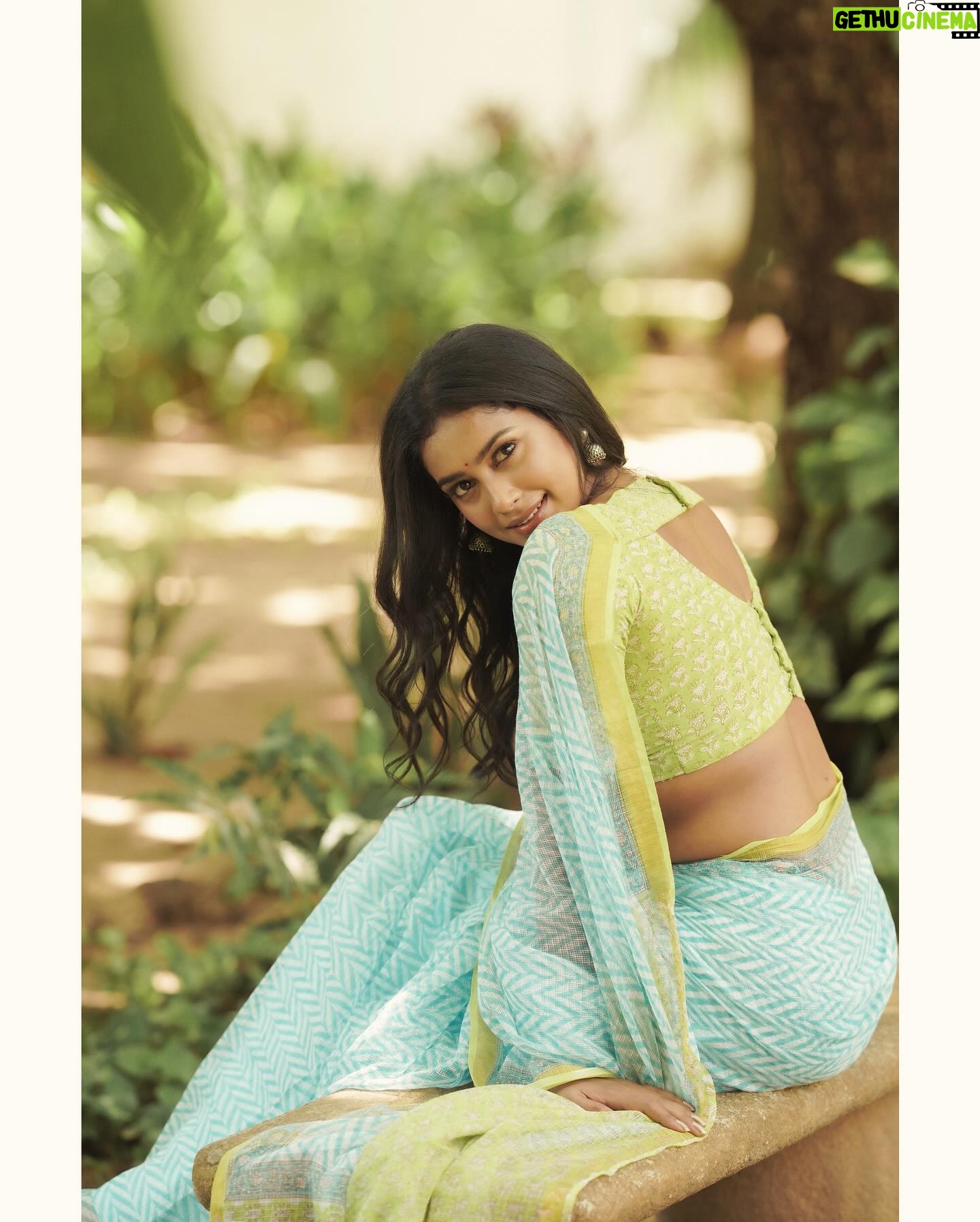 Swathi Konde - 41K Likes - šŗ
Costumes - @kaarigai.sarees
Photographer - @camerasenthil
Makeup - @rinkymakeup_artist
Hair - @mahi_hairstyliz
Shoot Organized by @rrajeshananda