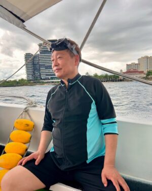 Sylvia Kim Instagram - 사랑해울가족!!!!!
new video is up!! family in cebu but life is so unpredictable 😓 thank you so much for the great food and service @themarkcruise 🩵🩵