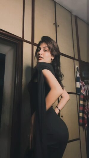 Taniya Oberoi Instagram - 🖤👾
.
#love #instagood #instagram #follow #fashion #like #explore #trending #explorepage #photography #newme #blackdress #trending #trendingreels #fyp