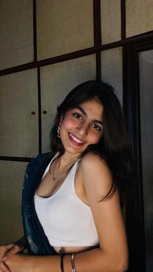 Taniya Oberoi Instagram - Currently obsessed with this song 😌💙
.
.
#love #instagood #instagram #follow #like #fashion #trending #explore #explorepage #photography