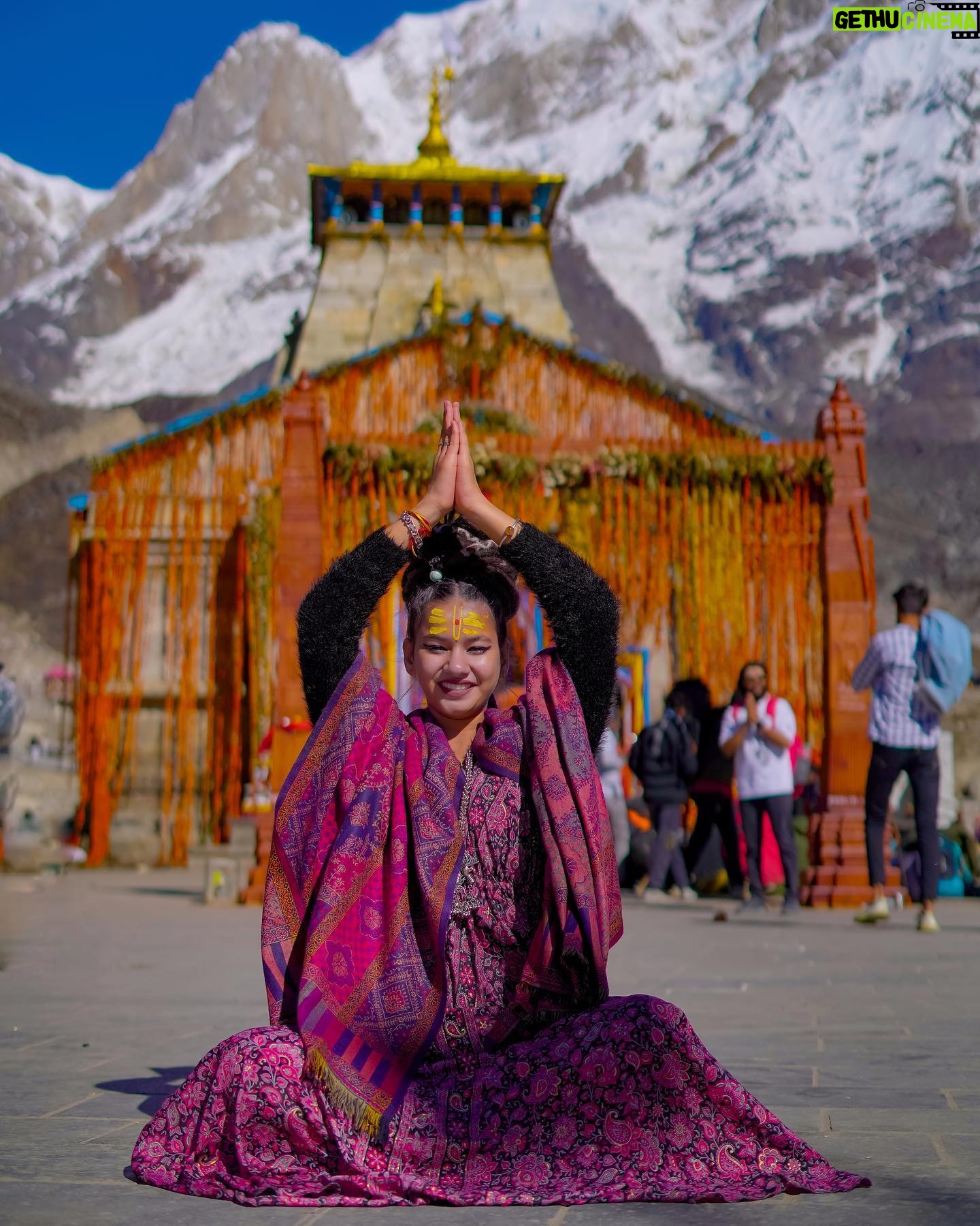 Tanu Rawat - 242.9K Likes - सुख और सुकून एक साथ पाना है,
माँ-बाप के साथ केदारनाथ जाना है। ❤️🙏🏻
#tanurawat33 #kedarnath
Shoot by - @iamarshadkhanphotography0
Edit by - @alex_pixels_