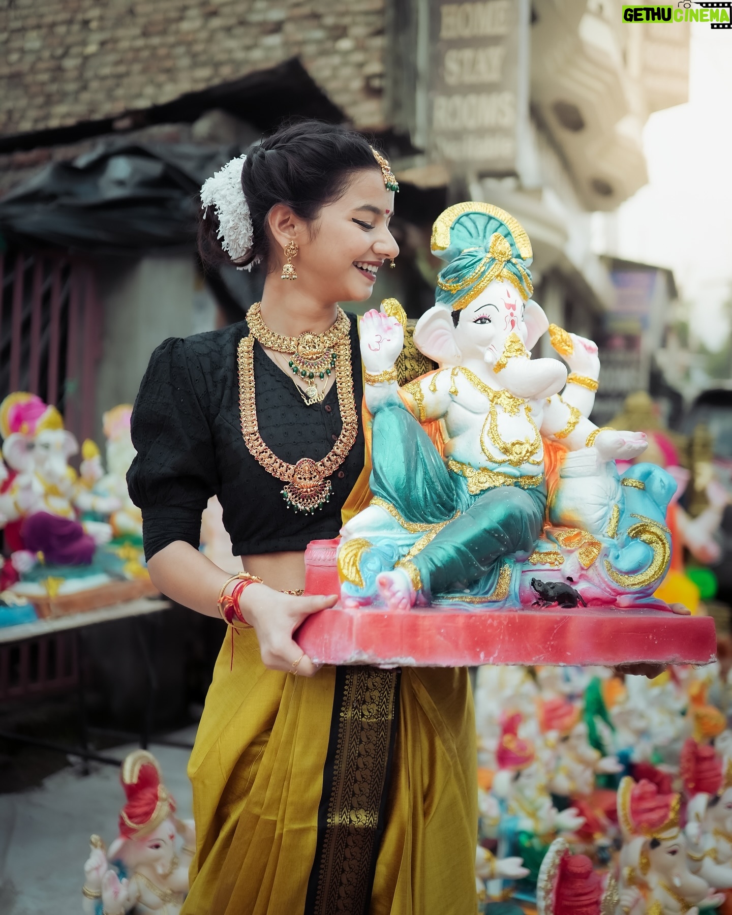 Tanu Rawat - 344.7K Likes - Happy Ganesh Chaturthi❤️🙏🏻
Shot & Edit - @aman_pokhriyal_official
#tanurawat33 #ganeshchaturthi