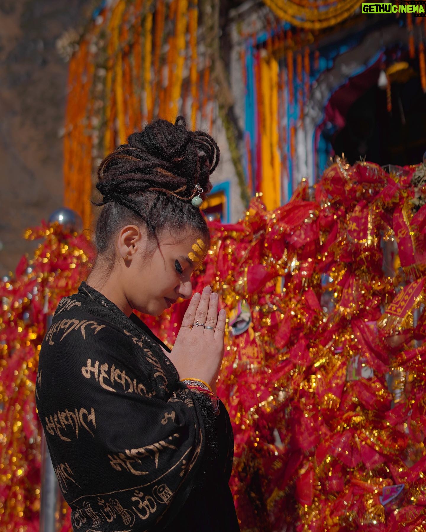 Tanu Rawat - 242.9K Likes - सुख और सुकून एक साथ पाना है,
माँ-बाप के साथ केदारनाथ जाना है। ❤️🙏🏻
#tanurawat33 #kedarnath
Shoot by - @iamarshadkhanphotography0
Edit by - @alex_pixels_